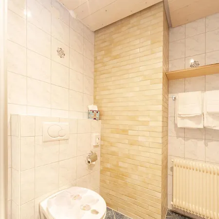 Landgasthof Adler אורחן אמצל